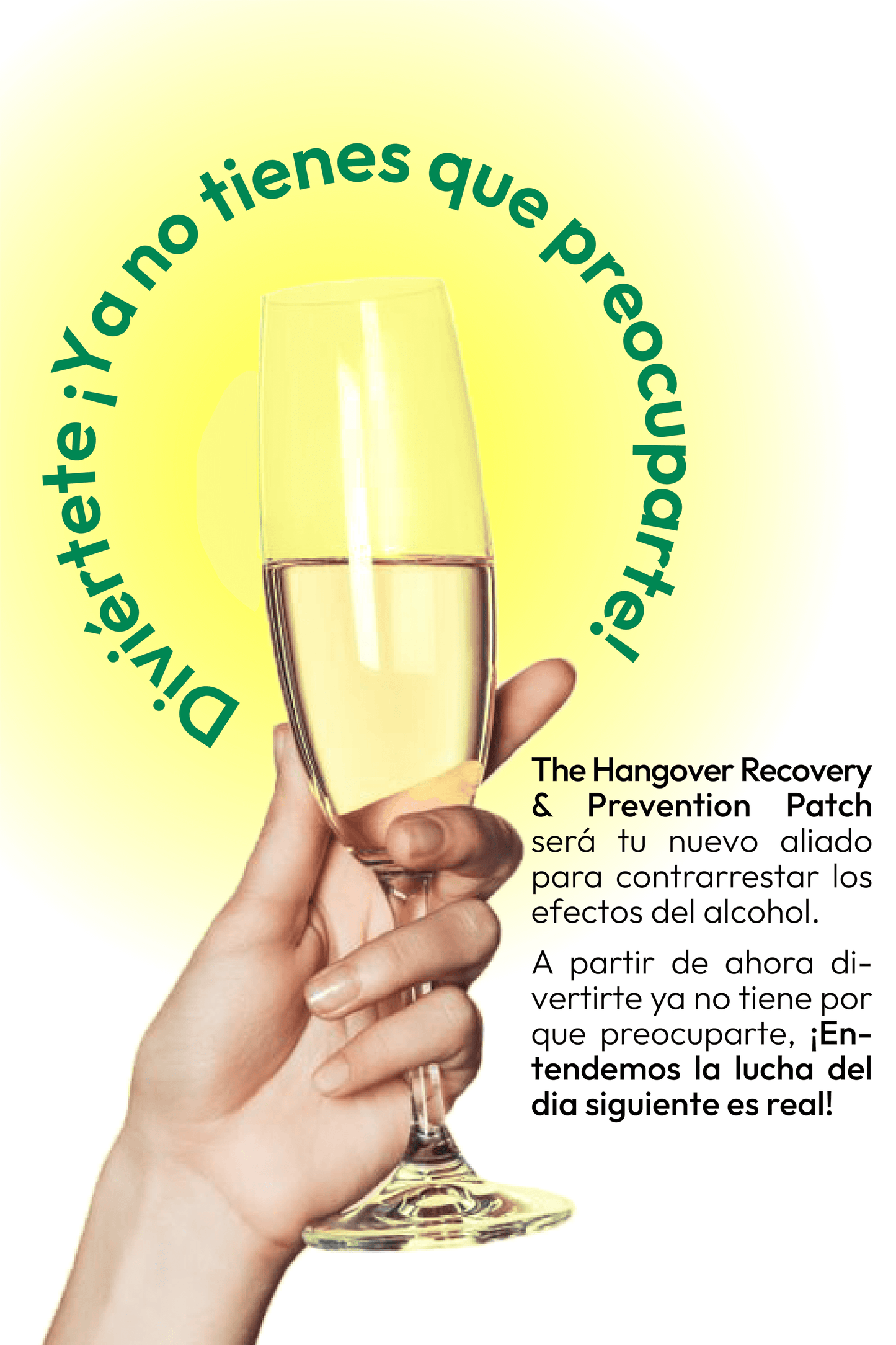 Imagen de una mano sosteniendo un vaso de alcohol.